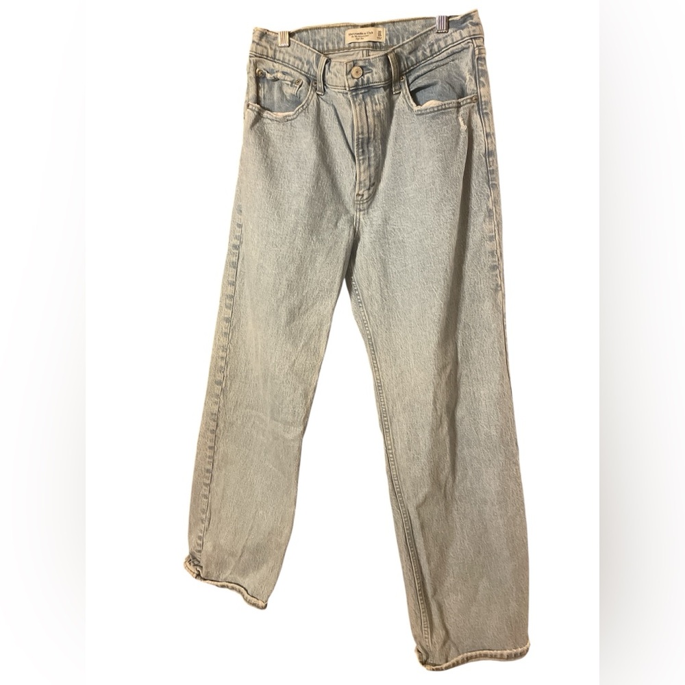 Abercrombie 90s Relaxed High Rise Jeans Light Wash Blue Denim Size 10 / 30 - Picture 3 of 7